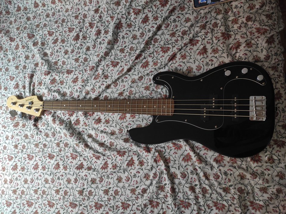Squier precision bass (se puede enviar)