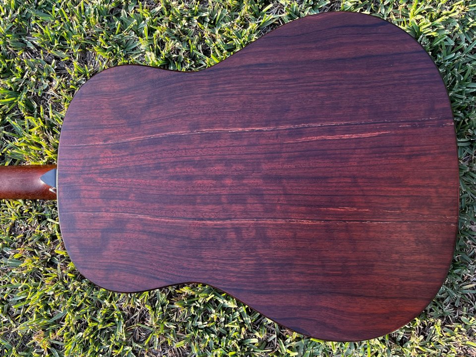 Taylor AD17e de segunda mano · Foto 4 de 9 · Valencia · 1100 €