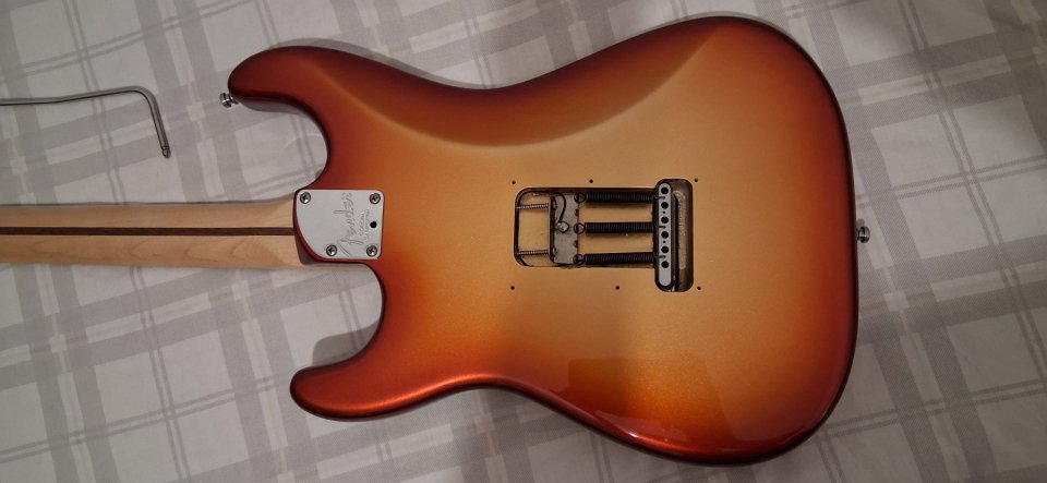 Fender Stratocaster American Deluxe HSS Sunset Metallic de segunda mano · Foto 8 de 10 · Madrid · 1400 €