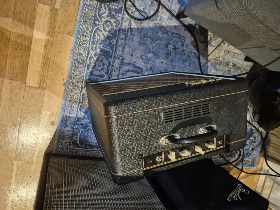 VOX AC4C1-12 (Versión con cono 12")