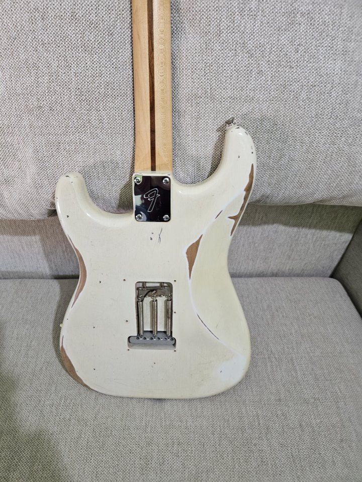 Fender Stratocaster con piezas Fender seleccionadas