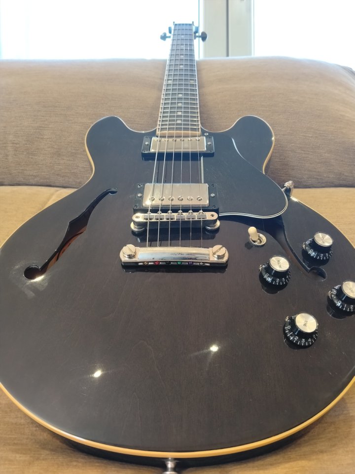 Gibson 339 trans ebony de segunda mano · Foto 1 de 4 · Murcia · 2200 €
