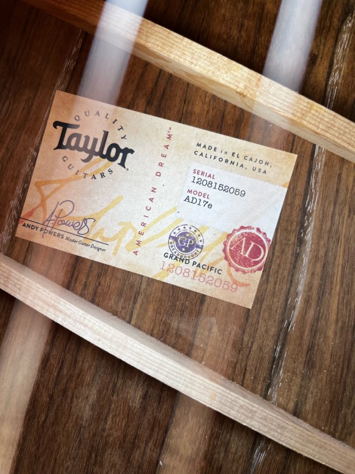 Taylor AD17e de segunda mano · Foto 6 de 9 · Valencia · 1100 €