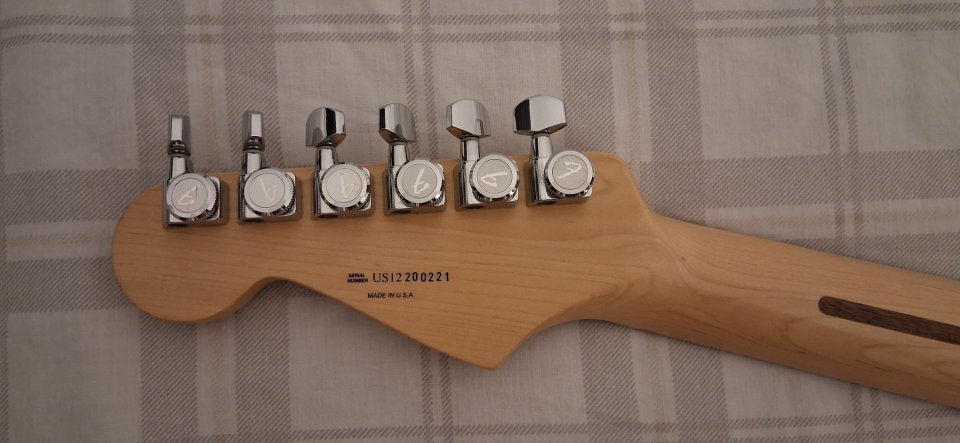 Fender Stratocaster American Deluxe HSS Sunset Metallic de segunda mano · Foto 9 de 10 · Madrid · 1400 €