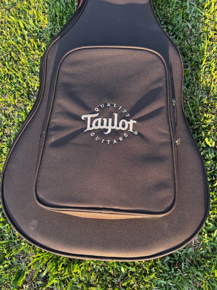 Taylor AD17e de segunda mano · Foto 7 de 9 · Valencia · 1100 €