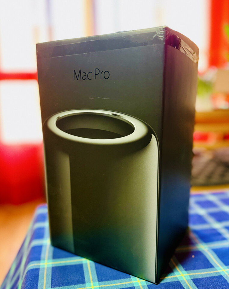  MacPro con 64GB RAM y 256GB SSD original + cable ThunderBolt 2