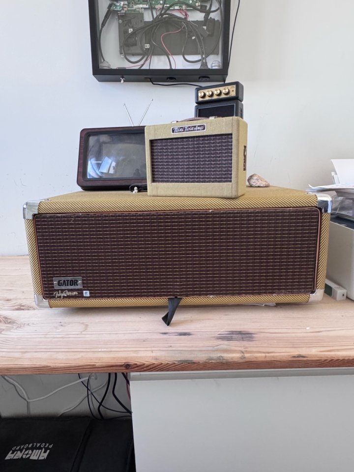 AXE FX 3 + retrorack gator + fractal EV-2 + regalos de segunda mano · Foto 3 de 7 · Madrid · 2400 €