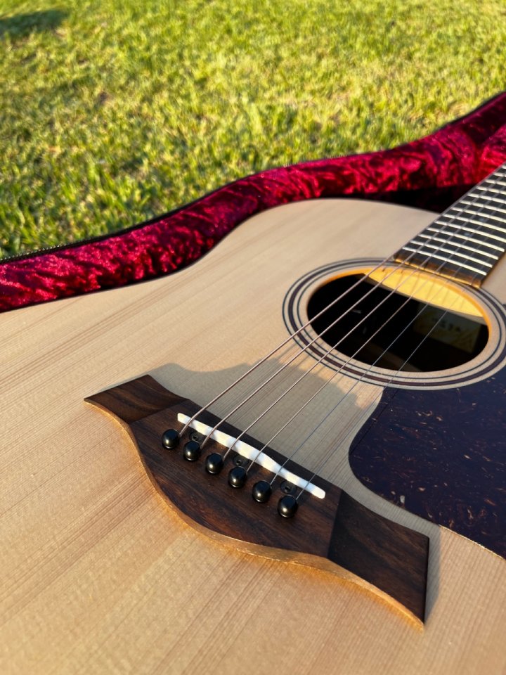 Taylor AD17e de segunda mano · Foto 8 de 9 · Valencia · 1100 €