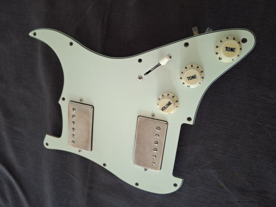 Golpeador cargado stratocaster HH, duncan hot rodded set de segunda mano · Foto 1 de 3 · Madrid · 240 €