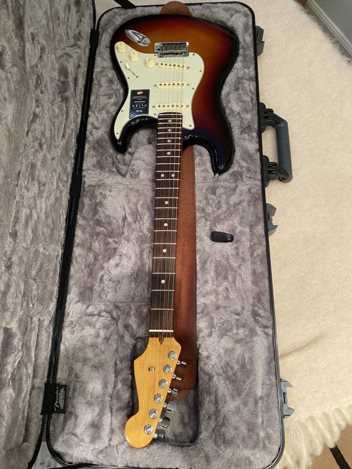 Vendo *FENDER STRATOCASTER ULTRA de segunda mano · Foto 2 de 10 · Bizkaia · 1950 €