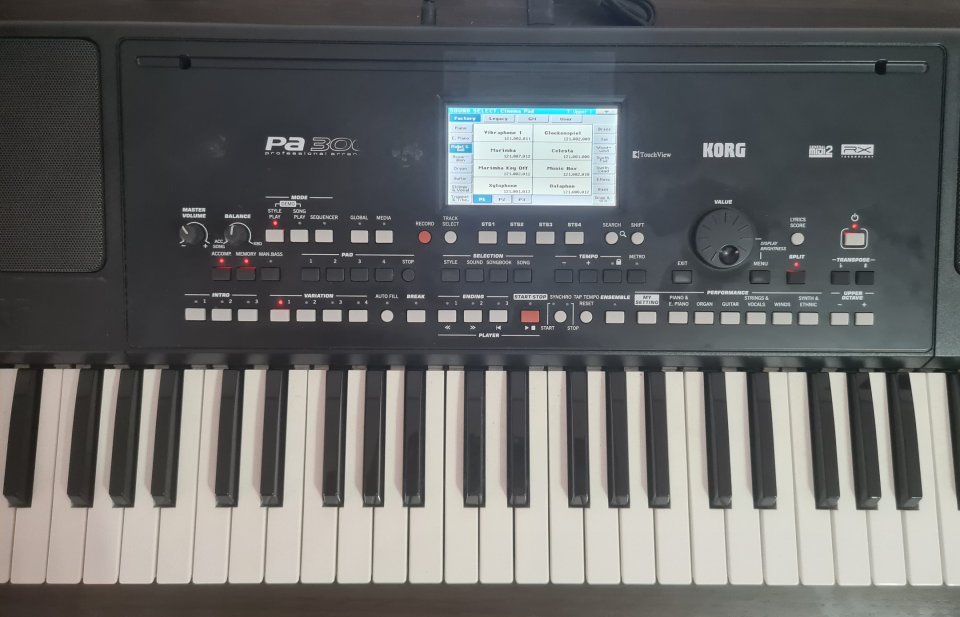 Korg PA300 de segunda mano · Foto 1 de 9 · Valencia · 452 €