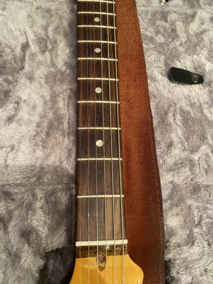Vendo *FENDER STRATOCASTER ULTRA de segunda mano · Foto 4 de 10 · Bizkaia · 1950 €