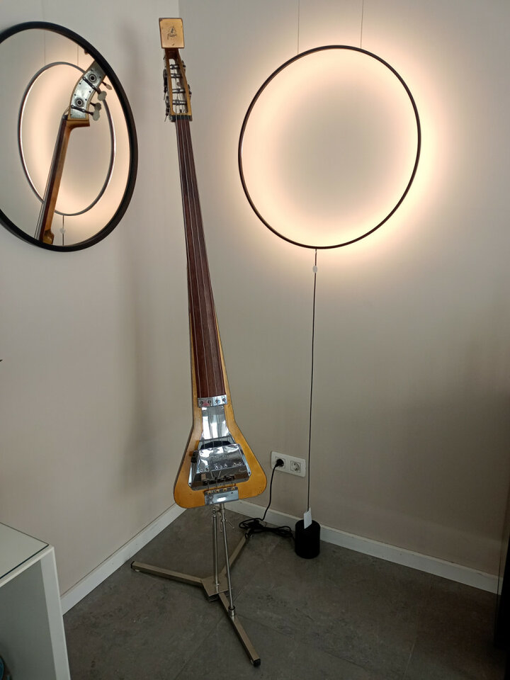 Contrabajo eléctrico Framus Triumph 4/60 finales 1950s principios 1960s Oro