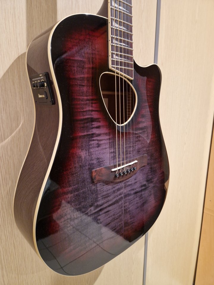 Vendo o Cambio Ibanez ALT30FM prácticamente nueva