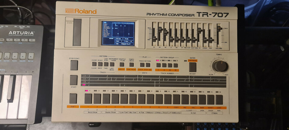 Roland TR-707 TFT colour screen + HKA V2