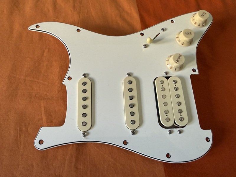 Golpeador completo Fender Stratocaster Player II HSS