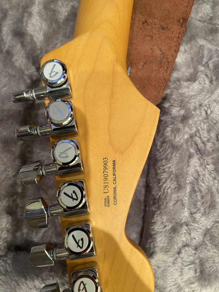 Vendo *FENDER STRATOCASTER ULTRA de segunda mano · Foto 5 de 10 · Bizkaia · 1950 €