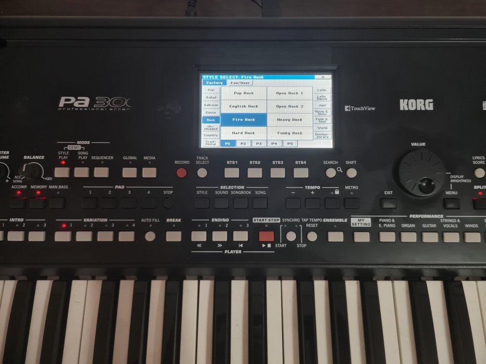 Korg PA300 de segunda mano · Foto 4 de 9 · Valencia · 452 €