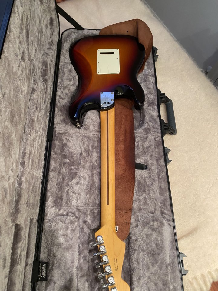 Vendo *FENDER STRATOCASTER ULTRA de segunda mano · Foto 6 de 10 · Bizkaia · 1950 €