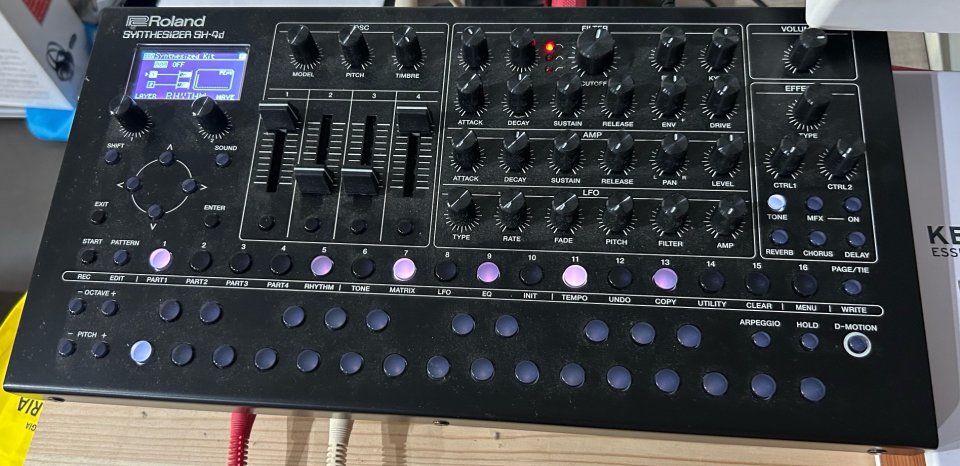 Roland Sh-4d de segunda mano · Foto 1 de 2 · Barcelona · 380 €