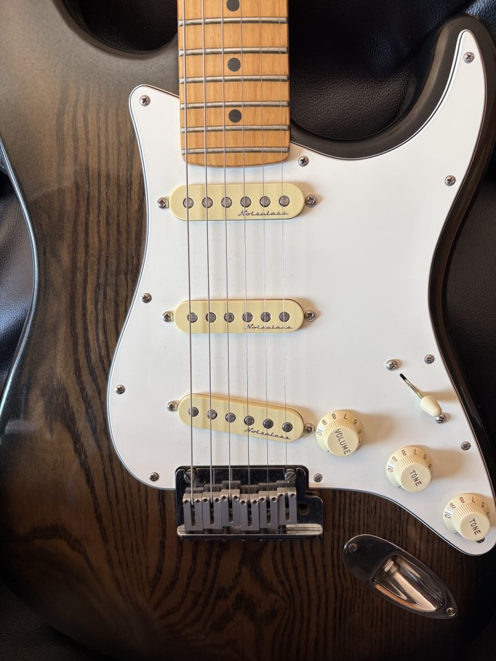 Fender Stratocaster Plus deluxe Ebony Frost.1991 de segunda mano · Foto 3 de 7 · Barcelona · 1600 €
