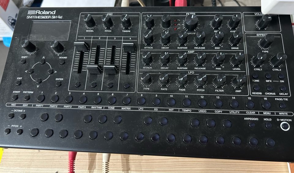 Roland Sh-4d de segunda mano · Foto 2 de 2 · Barcelona · 380 €