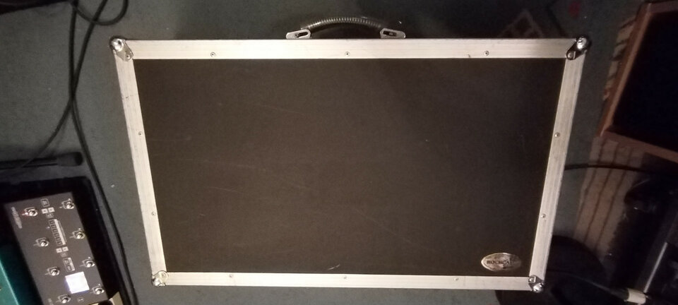 Rockcase RC-23120B Estuche de pedalera con fuente de alimentación