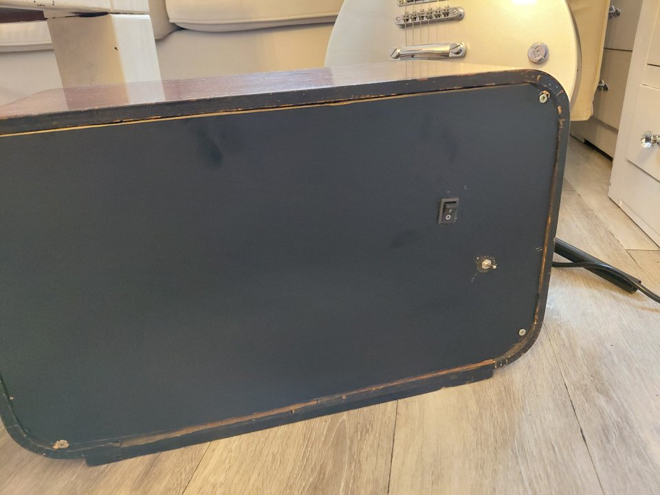 Amplificador a válvulas geloso y caja años 40 de segunda mano · Foto 5 de 5 · Córdoba · 160 €