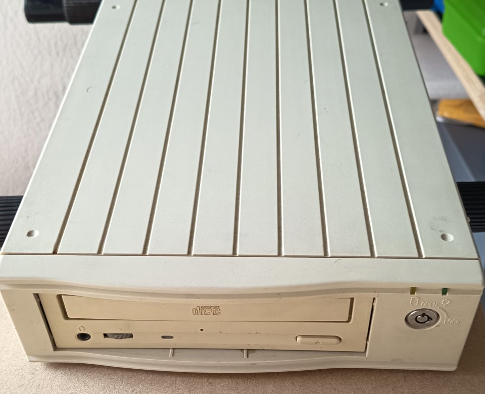 Lector SCSI de segunda mano · Foto 2 de 2 · Barcelona · 50 €