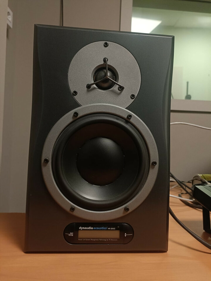 Monitores y Subwoofer Dynaudio de segunda mano · Foto 2 de 4 · Madrid · 2200 €