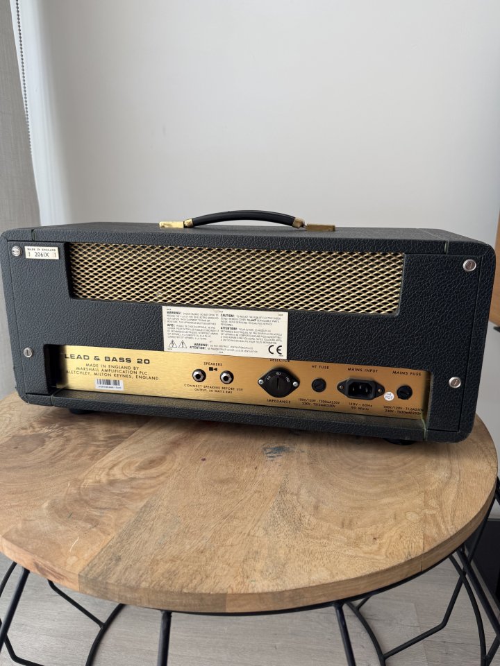 Marshall 2061x + Marshall 1x12 1974CX de segunda mano · Foto 3 de 6 · Sevilla · 1600 €
