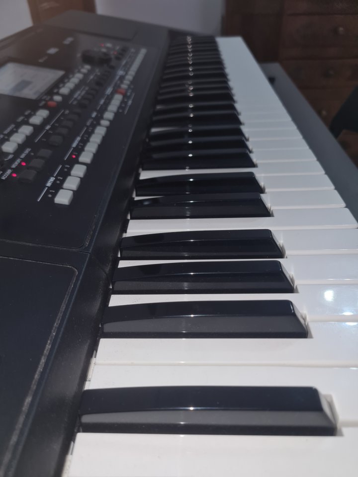 Korg PA300 de segunda mano · Foto 7 de 9 · Valencia · 452 €
