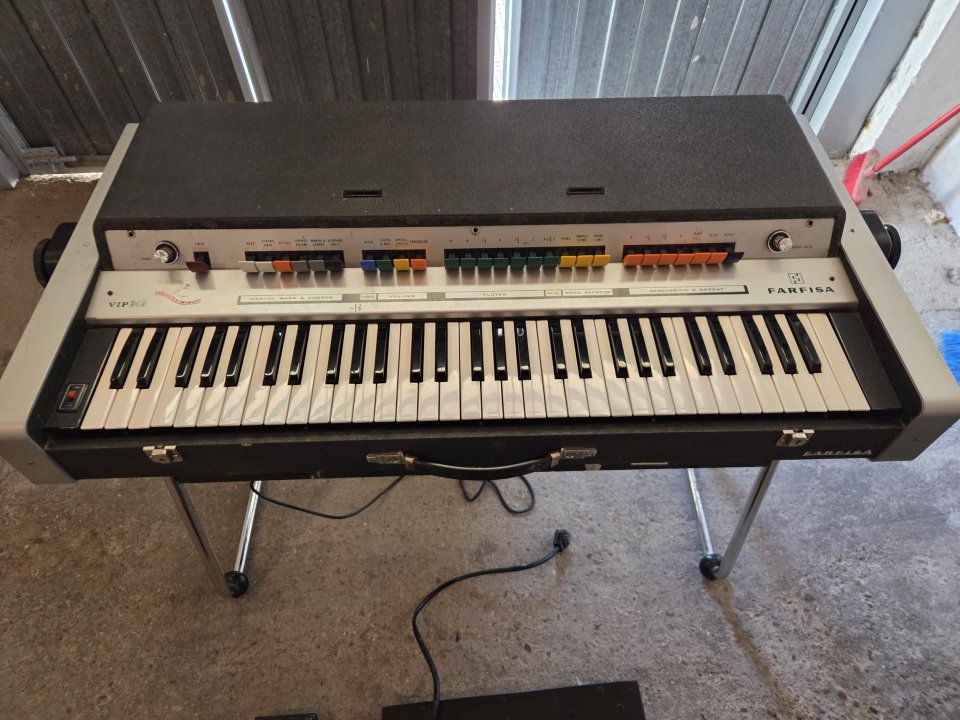Organo farfisa vip 345 con amplificador de segunda mano · Foto 2 de 5 · Soria · 500 €