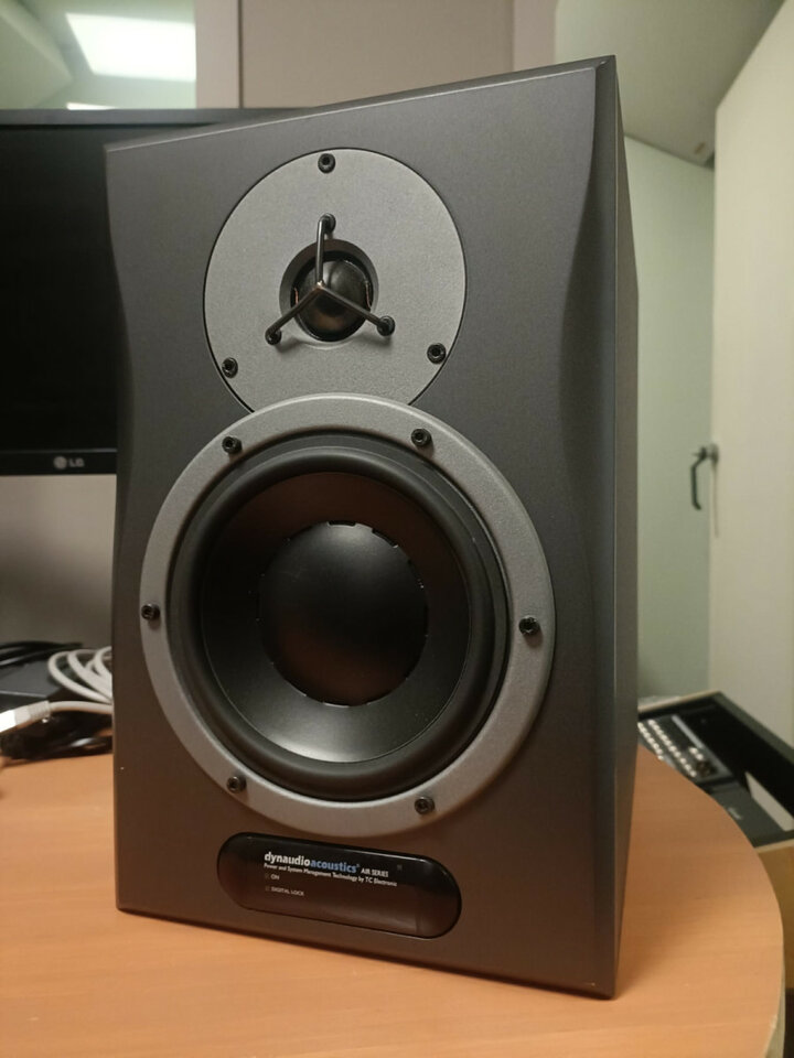 Monitores y Subwoofer Dynaudio de segunda mano · Foto 3 de 4 · Madrid · 2200 €