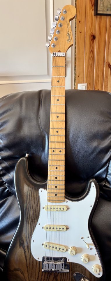 Fender Stratocaster Plus deluxe Ebony Frost.1991 de segunda mano · Foto 6 de 7 · Barcelona · 1600 €