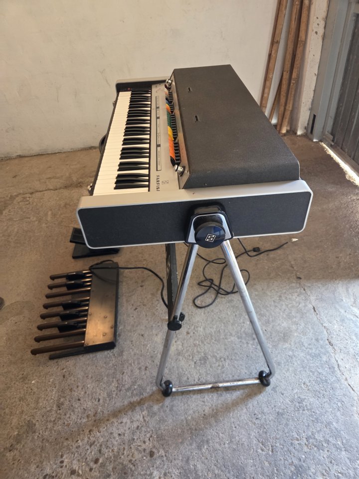 Organo farfisa vip 345 con amplificador de segunda mano · Foto 3 de 5 · Soria · 500 €