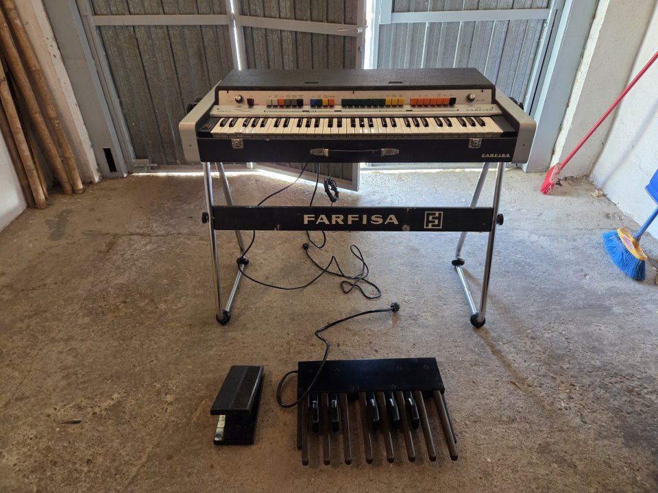 Organo farfisa vip 345 con amplificador de segunda mano · Foto 4 de 5 · Soria · 500 €