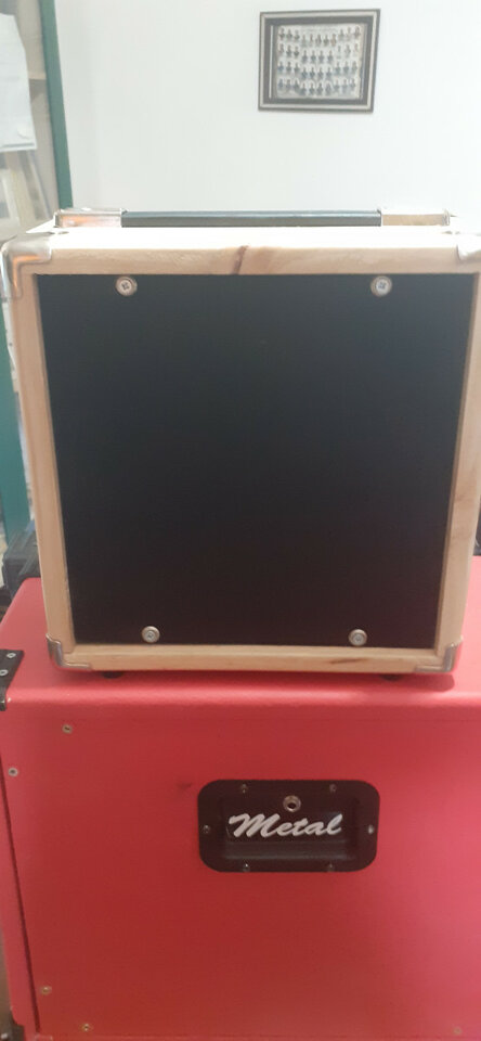 Pantalla artesanal 1x8 en madera de Abeto finlandes 18mm acabado color natural