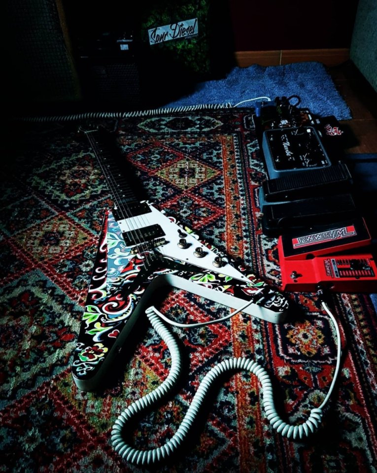 Flying V Epiphone Korina modificada a réplica de la V de Hendrix de segunda mano · Foto 2 de 3 · Pontevedra · 380 €