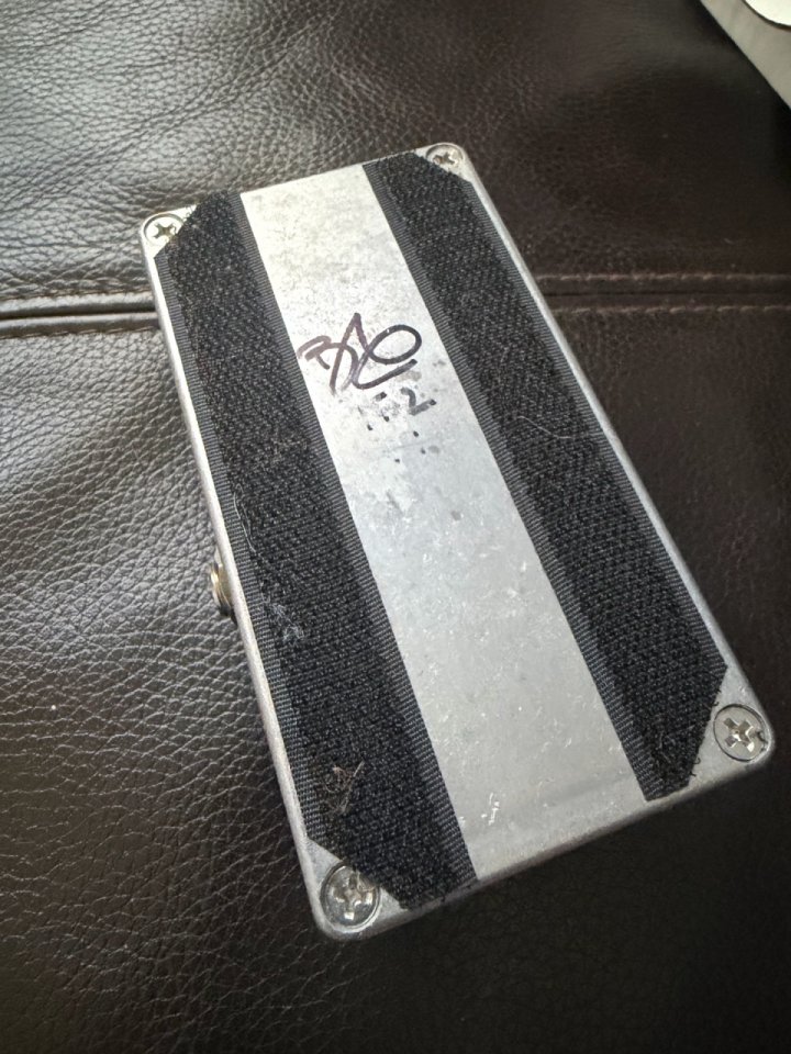 Pedal fuzz menatone law bender de segunda mano · Foto 2 de 2 · Barcelona · 140 €