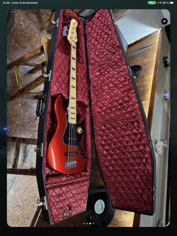 Bajo Marcus Miller V7 Vintage Swamp Ash-5