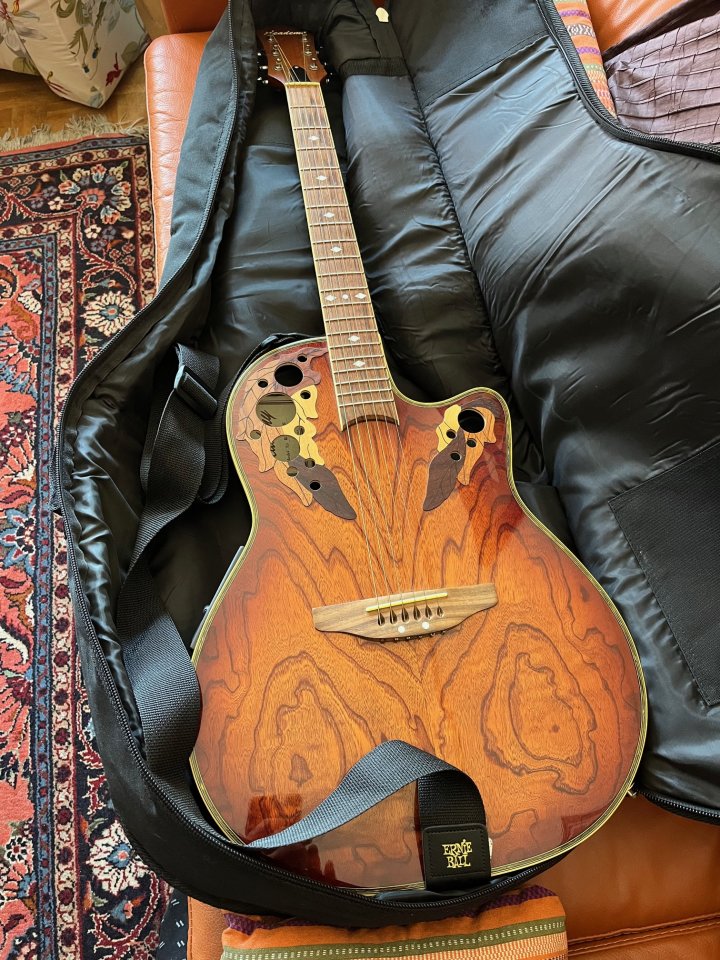 Guitarra electro-acústica ACADEMY S-500S