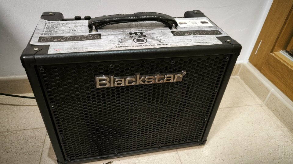 O cambio Blackstar ht-5 metal