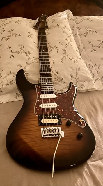 Yamaha Pacifica PAC 212 V FM de segunda mano · Foto 1 de 7 · Madrid · 290 €