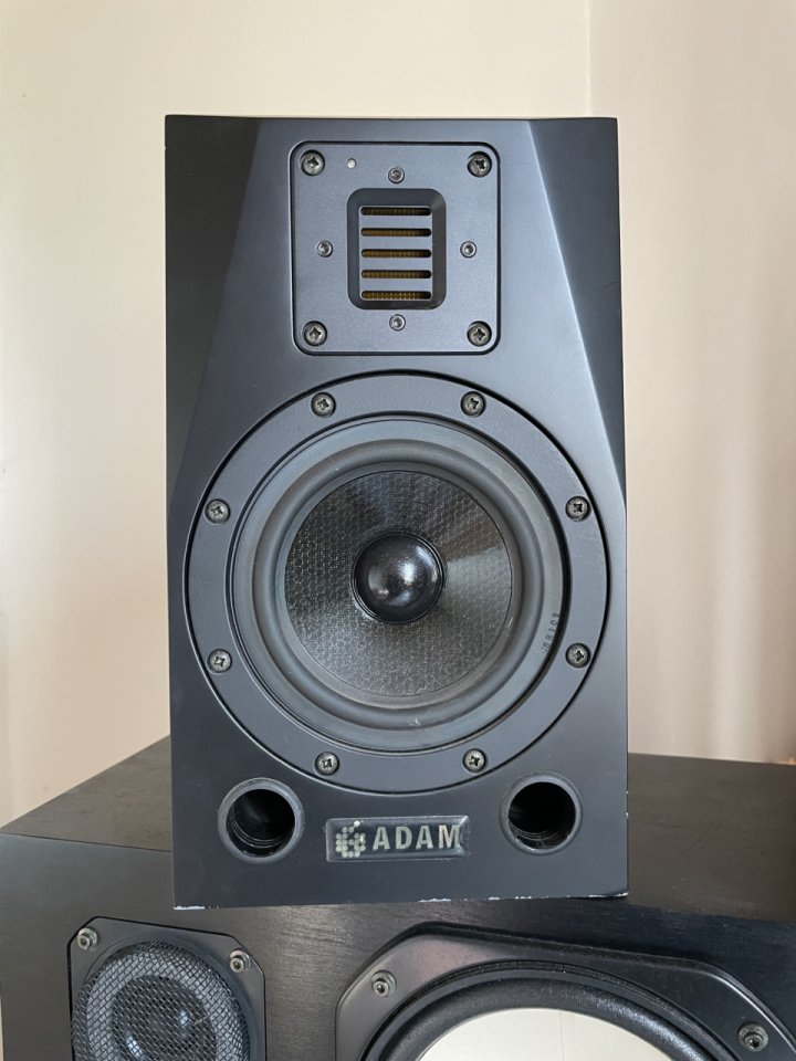 Monitores ADAM S1A Campo Cercano