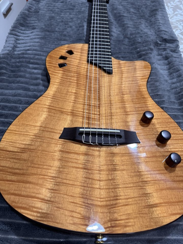 Cordoba Stage Guitar Natural Amber w/B de segunda mano · Foto 2 de 10 · SC Tenerife · 600 €