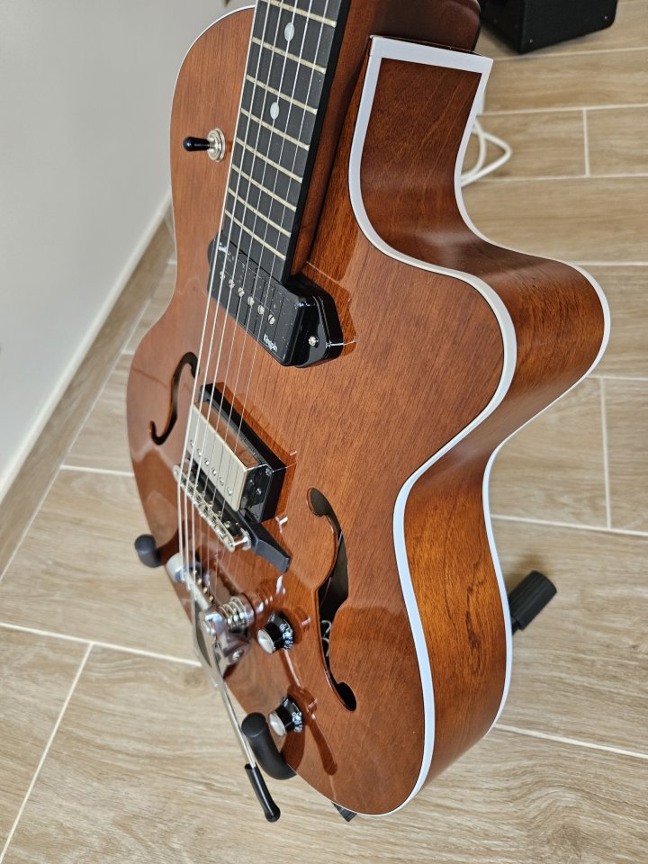 Godin 5th Avenue Uptown Custom