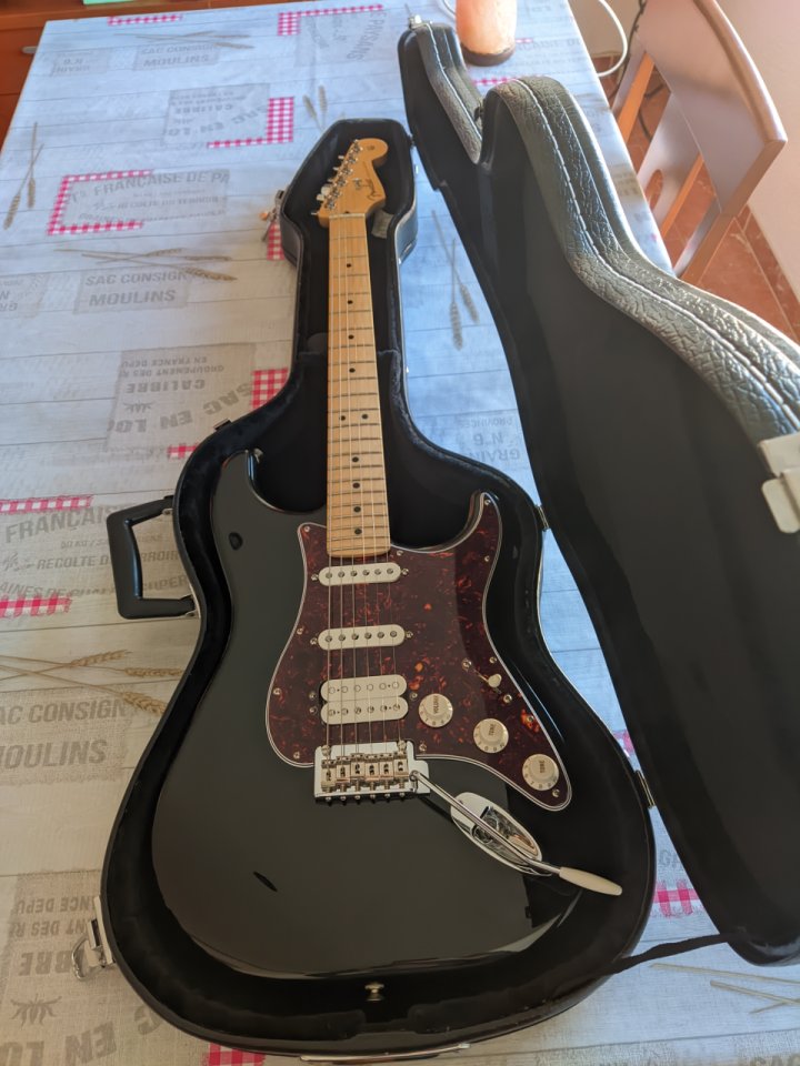 Fender Stratocaster de segunda mano · Alicante · 750 €