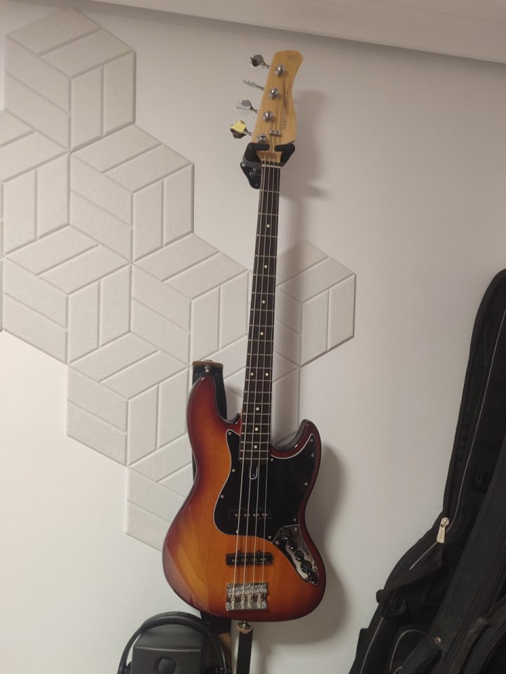 Bajo Marcus Miller V3 de segunda mano · Foto 1 de 2 · Murcia · 270 €