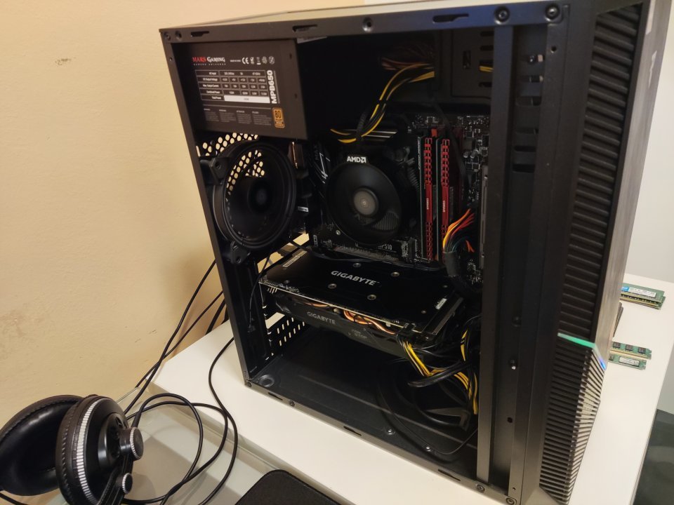 PC COMPLETO ALTAS PRESTACIONES x Guitarra Eléctrica o Bajo de segunda mano · Foto 1 de 4 · Alicante